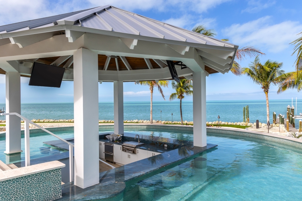 Gulf_Front_Estate_Outdoor-Kitchen-Swim-Up-Bar_H-LR
