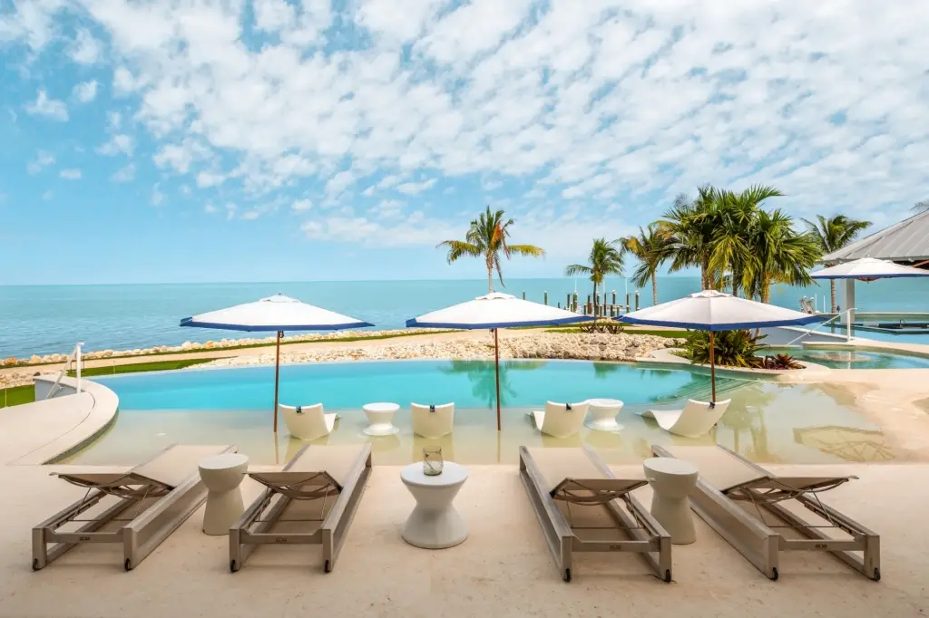 Gulf_Front_Estate_Pool-Sun-Shelf_H_2